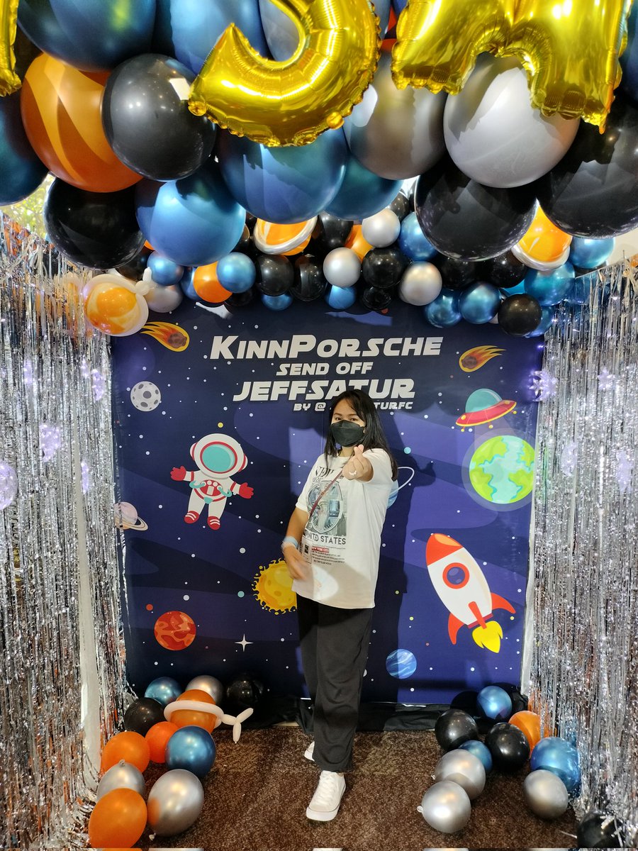 KM_sats_CNX's tweet photo. ยังมูฟออนจากงานเมื่อวานไม่ได้ 😂
คิดถึงคุณอีกแล้ว @jeffsatur 
#JeffSatur #KinnPerscheSendOff https://t.co/4XGu3LFAx3