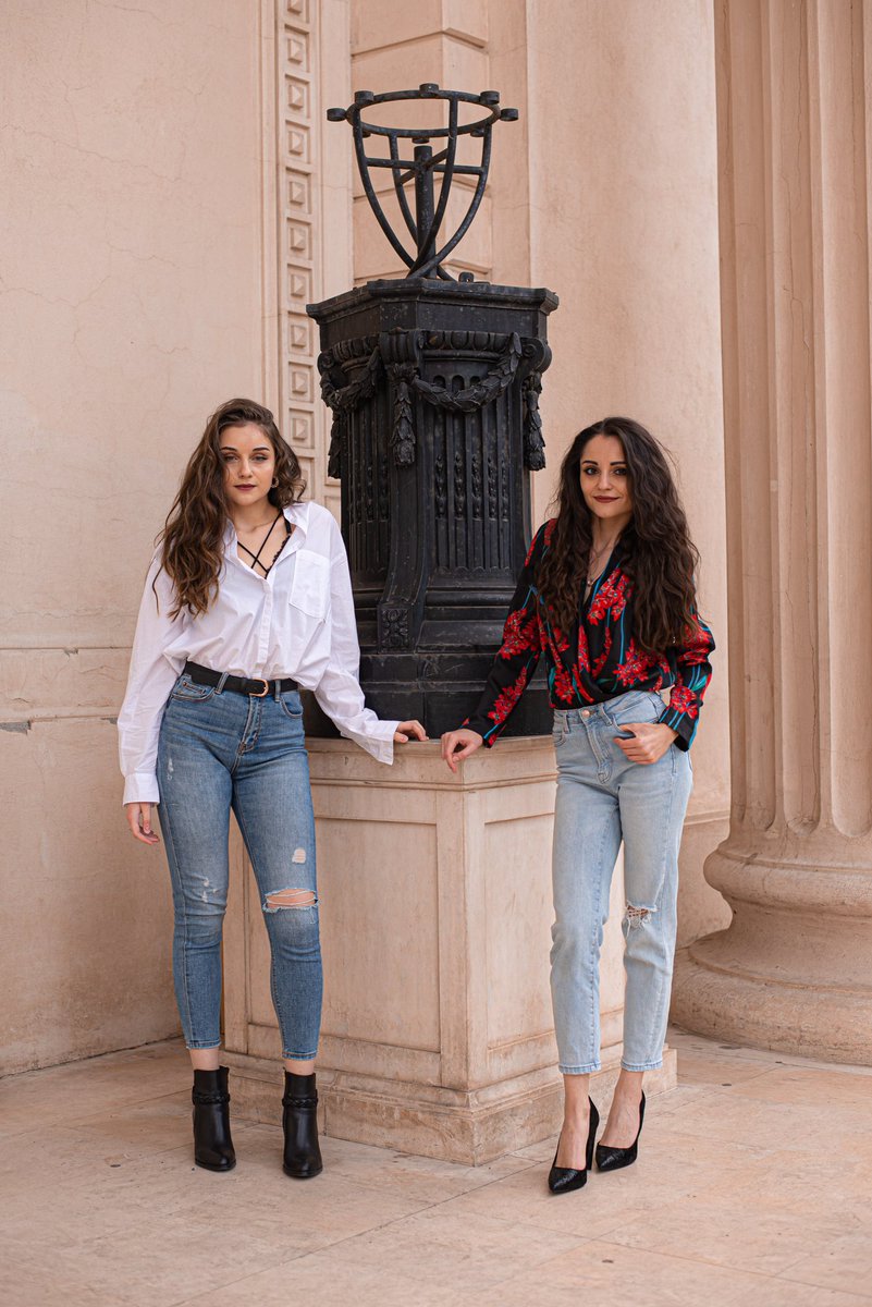 classisofficial's tweet photo. ✨ Hi guys! 
We've been busy for a while with some projects, but don't go too far, new things are coming up shortly. 🎧🎹🎻💖

Yours truly, 
Classis 💋
____________
📸 Florea Claudiu

#classis #sisters #musicians #piano #violin #duo #classicalmusic #bucharest #clasaisofficial https://t.co/pmQ1UaPeD6