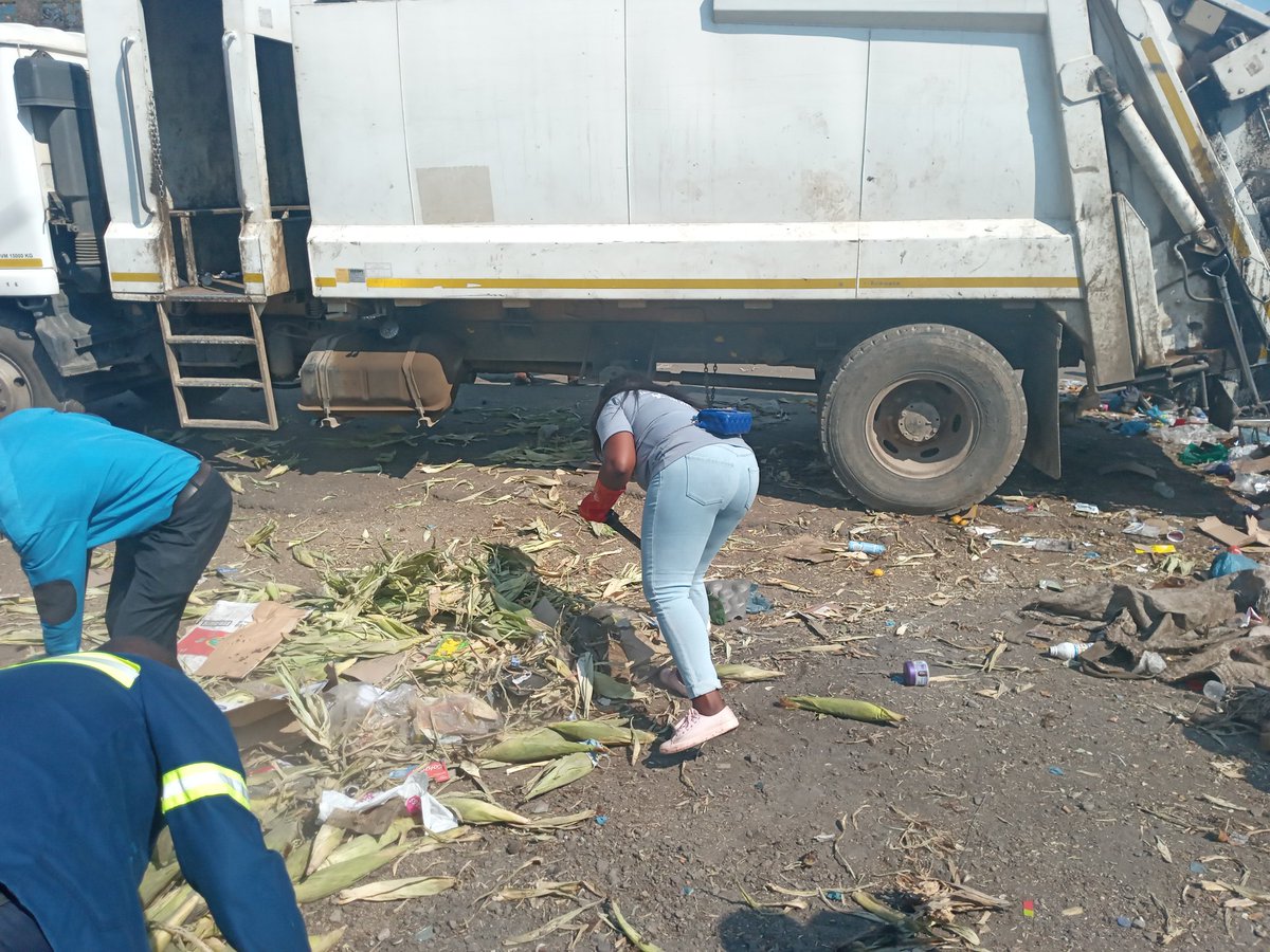 GreenHut (@hut_green) on Twitter photo Some of the images as we kick start #springcleaning week <a href="/CityofBulawayo/">The City of Bulawayo</a> . The restoration of the cleanliness of our city is in our hands # keepbyoclean .let's fight environmental pollution together <a href="/ShokoTonderai/">Tonderai Shoko</a> <a href="/lizgulaz/">Elizabeth Gulugulu</a> <a href="/AyiccZim/">AYICCZim</a> <a href="/ebztrust/">ebztrust</a> <a href="/zybn_cbd/">Zimbabwe Youth Biodiversity Network</a> <a href="/YVE_ZIM/">The Mustard</a> @METHI_Zimbabwe Some of the images as we kick start #springcleaning week <a href="/CityofBulawayo/">The City of Bulawayo</a> . The restoration of the cleanliness of our city is in our hands # keepbyoclean .let's fight environmental pollution together <a href="/ShokoTonderai/">Tonderai Shoko</a> <a href="/lizgulaz/">Elizabeth Gulugulu</a> <a href="/AyiccZim/">AYICCZim</a> <a href="/ebztrust/">ebztrust</a> <a href="/zybn_cbd/">Zimbabwe Youth Biodiversity Network</a> <a href="/YVE_ZIM/">The Mustard</a> @METHI_Zimbabwe