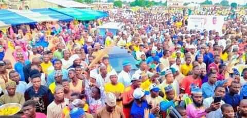 INFO_INYF's tweet photo. TESTING THE MICπ―πͺπ³π¬
APC solidarity rally for Tinubu at Chiromawa ward in Garun Mallam LG of Kano State.
This is not a one million march, It's just a WARD in Kano. Campaign hasn't started yet !!
#jagabanapp #apckycapp #fgapp #aimapp #gawunaapp #goroapp #INYF https://t.co/EE6l53TKUq