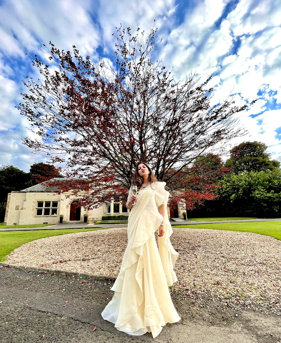 Let the sky do the talking 🥰🥰

Or maybe my saree can contribute a tad bit 🤍🤍

#scotland