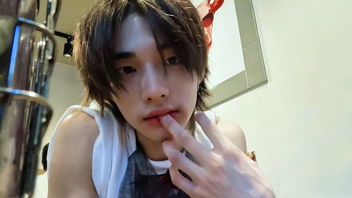 archiveforhhj's tweet photo. hwang hyunjin https://t.co/3fKCDo8iGm