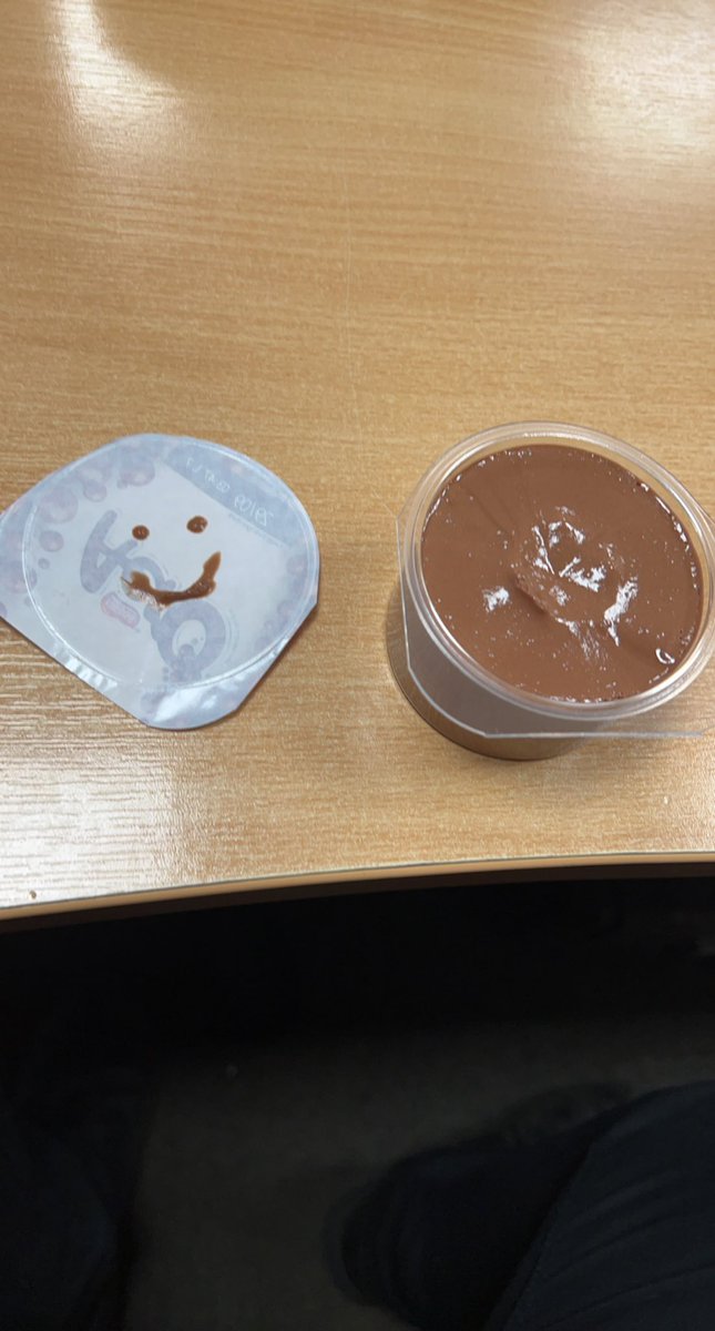 Tom_0092's tweet photo. @gregjames I know we’ve had clean lidders but this one made me smile 😂 people don’t believe me but I had 2 witnesses I opened it like this 
@Nestle look what happened 😀 https://t.co/EyTmrgZ2kn
