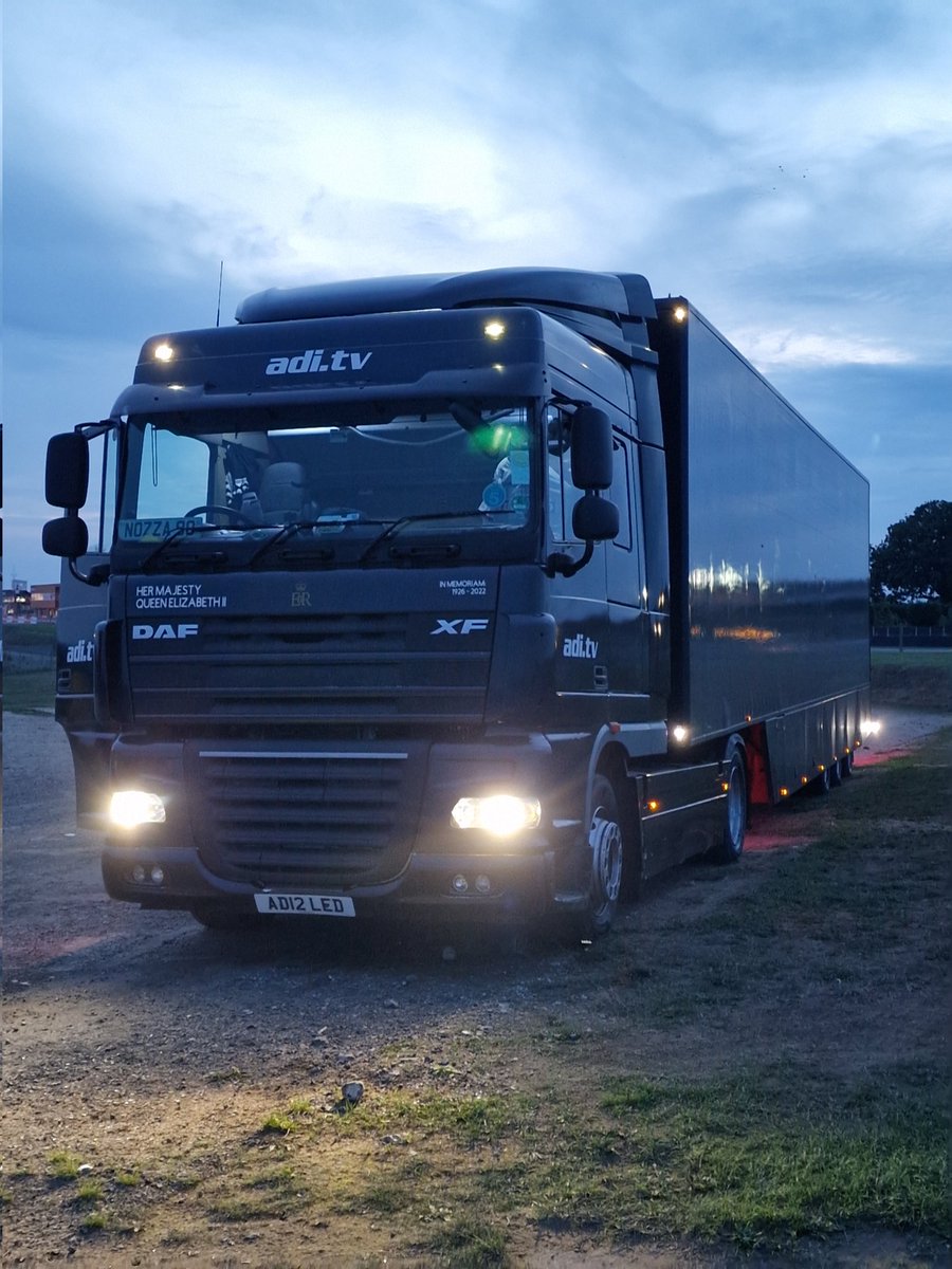Trucker_Nozza's tweet image. Snetterton 300 yesterday for the Bennetts BSB
Morning wash at @PurfleetTWash 
Then off to Chichester.
But can anyone guess what for?
#MobileLEDScreen 
#truckers