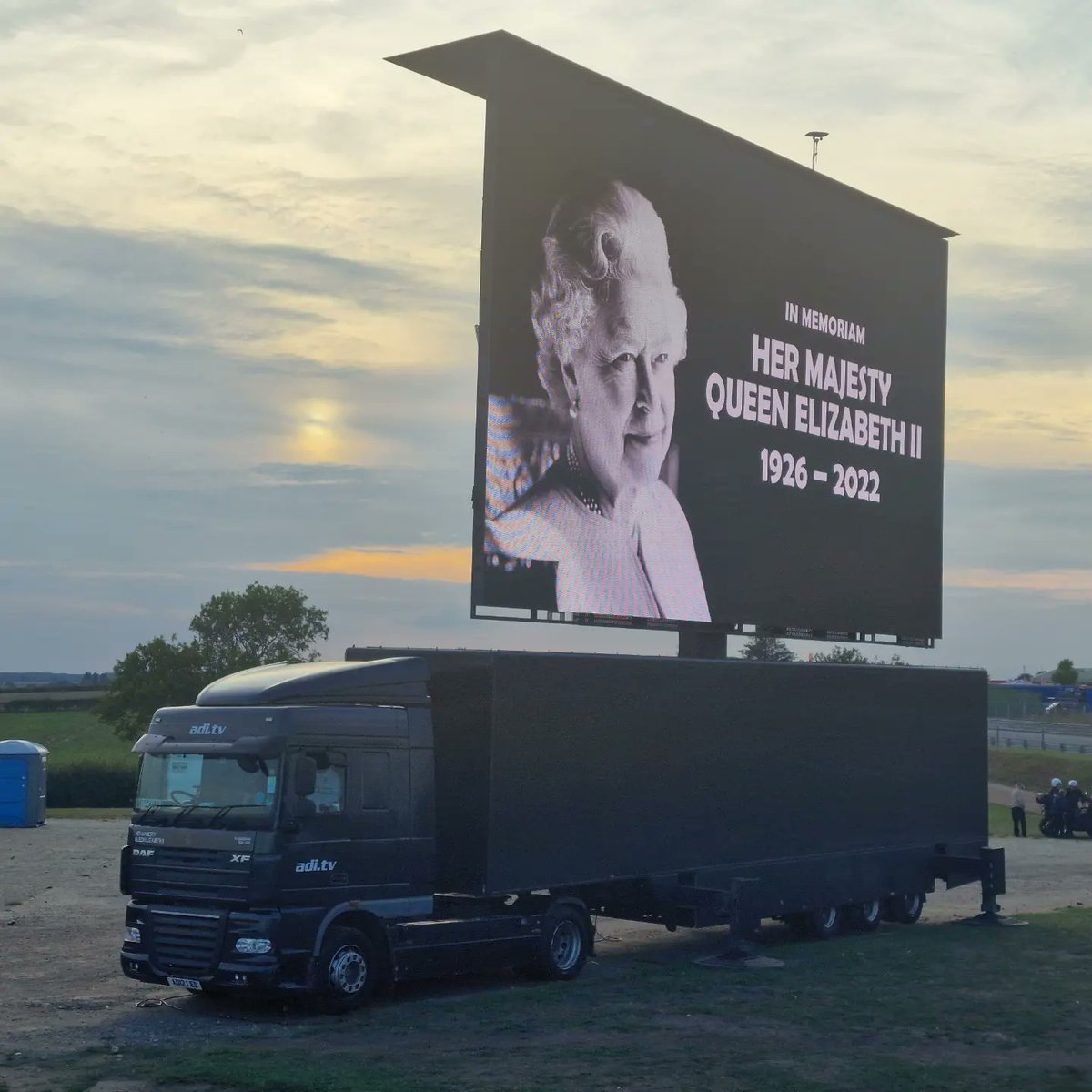 Trucker_Nozza's tweet image. Snetterton 300 yesterday for the Bennetts BSB
Morning wash at @PurfleetTWash 
Then off to Chichester.
But can anyone guess what for?
#MobileLEDScreen 
#truckers