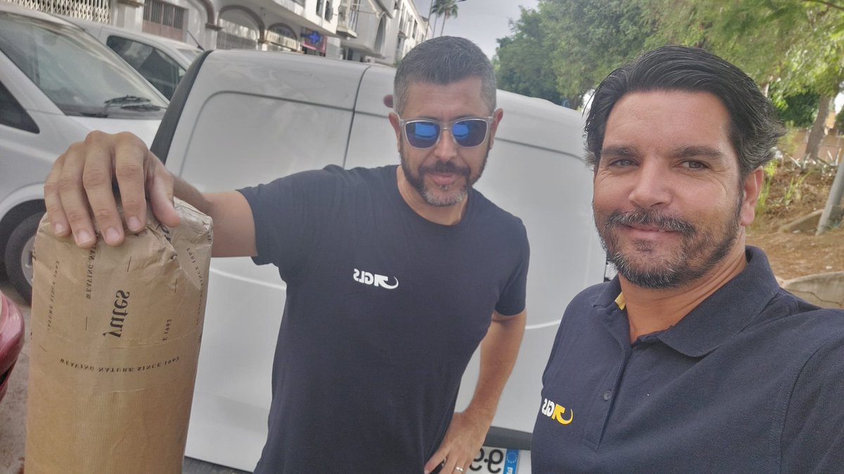 Isanuvi80's tweet photo. Comenzamos el #Driverday repartiendo con Paco de la agencia 483 Las Lagunas New en Mijas Pueblo https://t.co/2gp1jwyNju