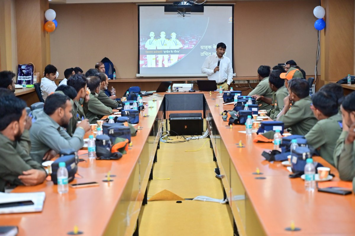 IndaneDO's tweet photo. Shri Sanjeev Kakkar , ED &amp; SH, UPSO-I, launches “Prashikshan"- a Training drive for Delivery men to better their services and Behaviour towards Customers. @SanjivKakkar3 @thakurkm007 @IOCL_UP @MdKalim94771380 @DirMktg_iocl @EDLPGIOCL https://t.co/sOX820MEKX