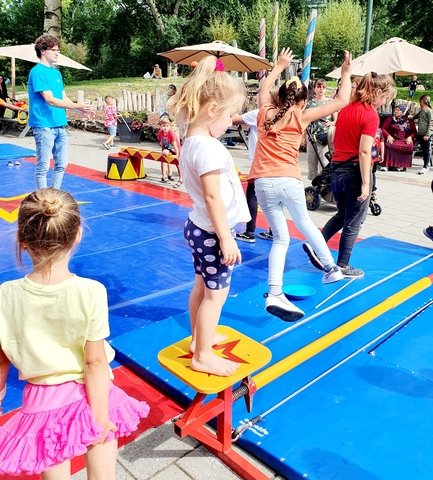 Voorleesexpress Zoetermeer viert 10 jarig bestaan dlvr.it/SY9WGh #Zoetermeer #JouwStadJouwNieuws