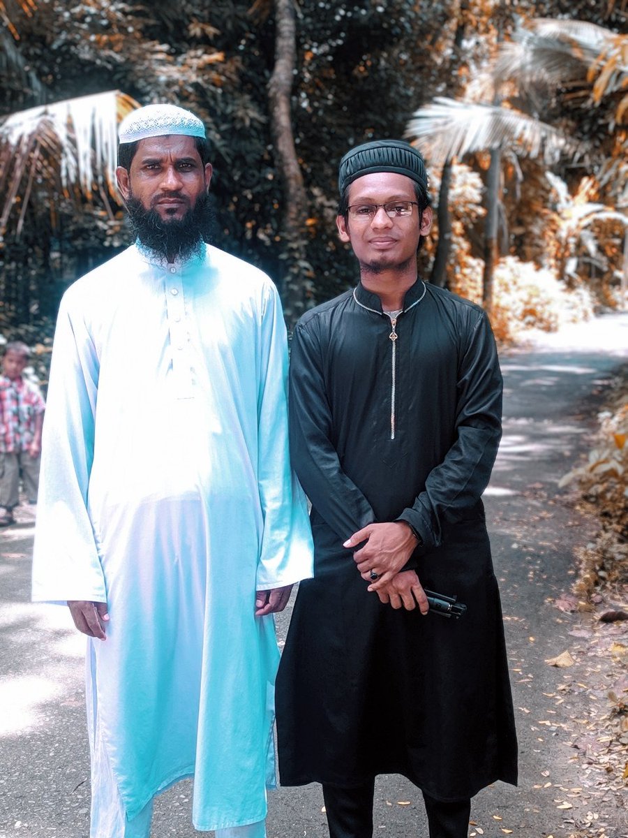 Muhammadrashe9's tweet photo. প্রিয় ওস্তাদজীর সাথে অনেক দিন পর একটা পিক নিলাম কেমন হৈছে সবাই জানাবেন প্লিজ।🥰 https://t.co/eAbugyqu1r