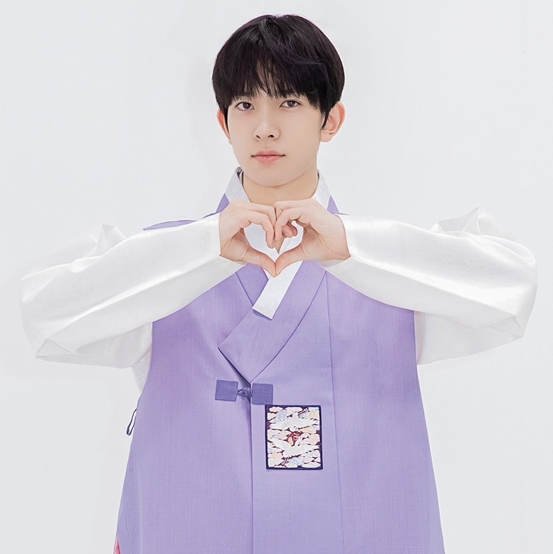 quantwomverse's tweet photo. hearts from heejake 💜💜 https://t.co/dr8AA0kYYi