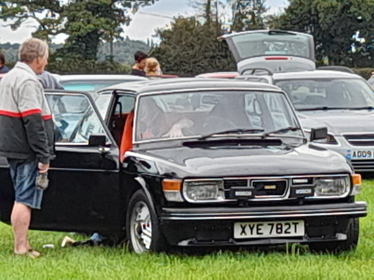 A Gorgeous Turbo at the Saab Owners Club gb meet last Saturday...the velour interior on these are so special