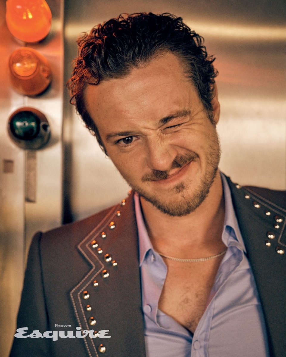 TOBLERONICK's tweet photo. JOSEPH QUINN FOR ESQUIRE I'M LITERALLY ON THE FLOOR 

https://t.co/iqhChQBFhE https://t.co/tYACwbi4ZV