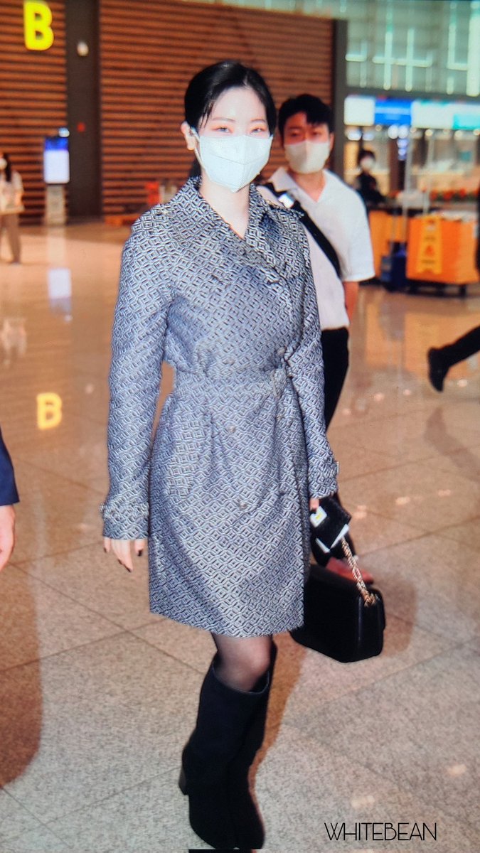 멋쟁이 잘다녀와~💙

#트와이스 #twice #다현 #dahyun