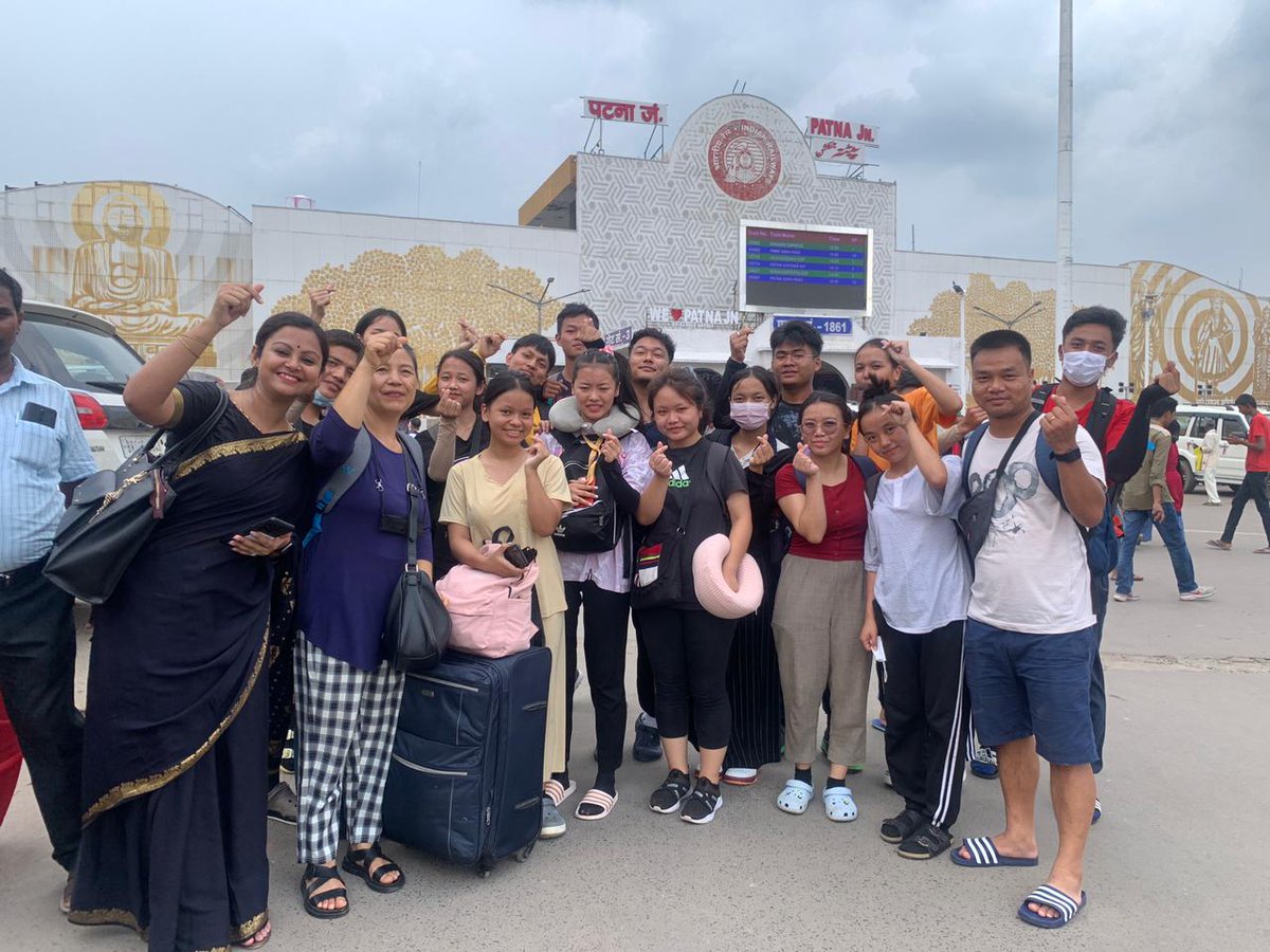 EdCIL_India's tweet photo. #AKAM_EBSBStudentTour Team of Students from #mizoram  reached at Patna Women's College, Patna #Bihar for their 5 days trip under #StudentsExchangeProgramme  #AKAM #EkBharatShreshthaBharat #AzadiKaAmritMahotsav
#EduMinOfIndia #EBSB_Edumin
#EdCIL_Ltd https://t.co/cAwOJDVBaj