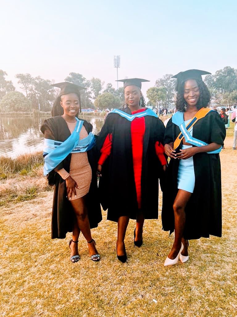 chrissysebe's tweet photo. Graduates 🎓🎓🎓 https://t.co/IT6l7eGwrx