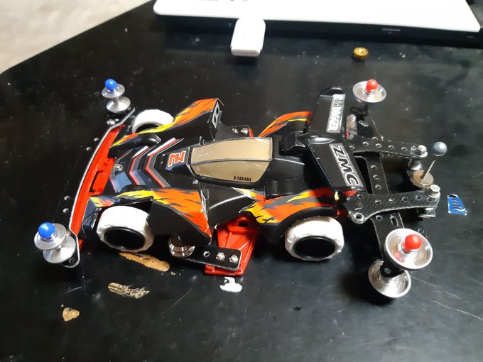 記事読んでたらスイングアーム式マスダンパー作りたくなったので試作

…緩い感じでミニ四駆とは?ってなってるナウ 