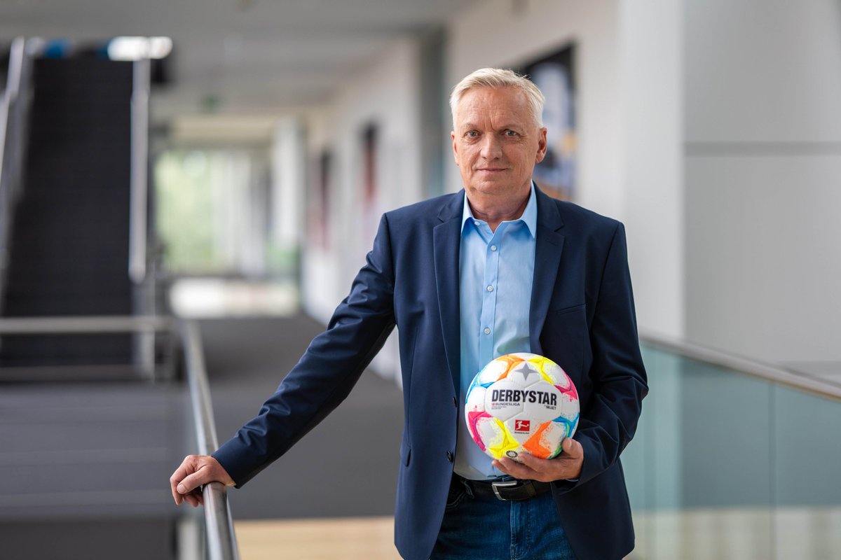 SPORT1 Public Relations (@sport1_pr) on Twitter photo In "Rudi Brückner - Der Talk am Montag" sind heute live ab 21:00 Uhr auf <a href="/SPORT1/">SPORT1</a> Ex-<a href="/s04/">FC Schalke 04</a>-Trainer Jens #Keller, Kommentator Hansi #Küpper und Fatih <a href="/demireliDE/">Fatih Demireli</a> zu Gast. Sind gespannt auf eine lebhafte Talkrunde in unseren "Mittendrin Studios". In "Rudi Brückner - Der Talk am Montag" sind heute live ab 21:00 Uhr auf <a href="/SPORT1/">SPORT1</a> Ex-<a href="/s04/">FC Schalke 04</a>-Trainer Jens #Keller, Kommentator Hansi #Küpper und Fatih <a href="/demireliDE/">Fatih Demireli</a> zu Gast. Sind gespannt auf eine lebhafte Talkrunde in unseren "Mittendrin Studios".