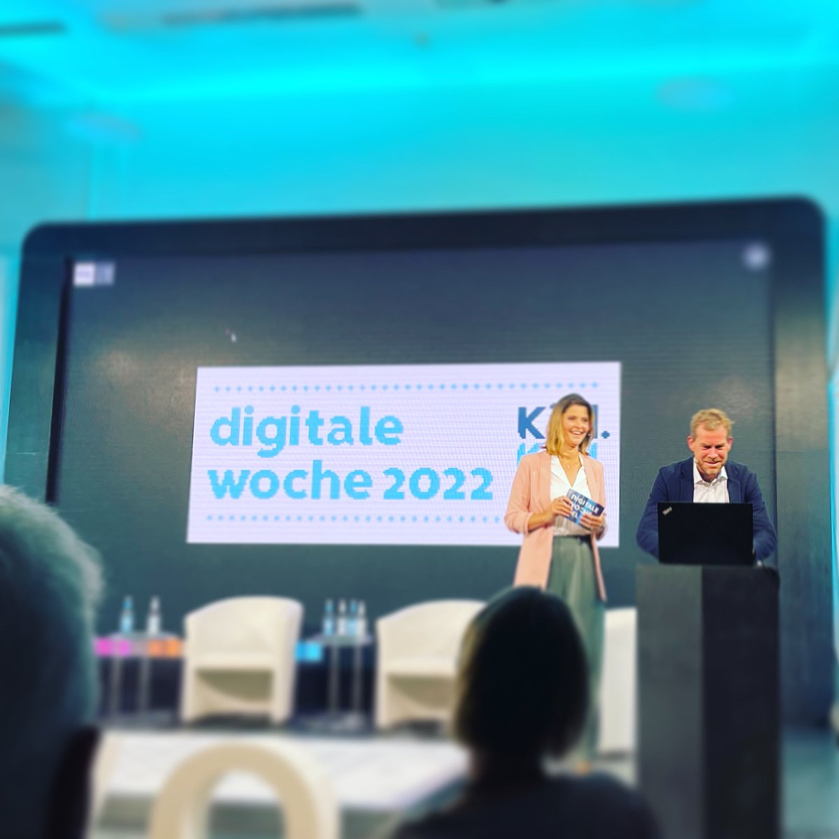 _derschnitz's tweet photo. Das erste Pixel ist gesetzt! Die #diwokiel geht in die sechste Runde. Gestern Abend mit einem kurzweiligen Talk zu #Fortschritt und #Digitalisierung mit @robor @simone_menne und #ulfkämpfer 
#diwokiel22 #wigitalnatives https://t.co/wr5Vhqfy7m