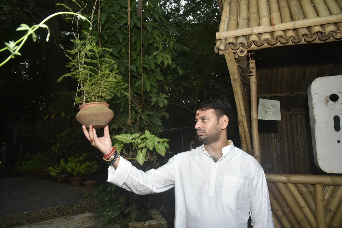 TejYadav14's tweet photo. पेड़ बचाओ धरती 
को स्वर्ग बनाओ ।
#savetreessavelife https://t.co/A0nlRjEFO3
