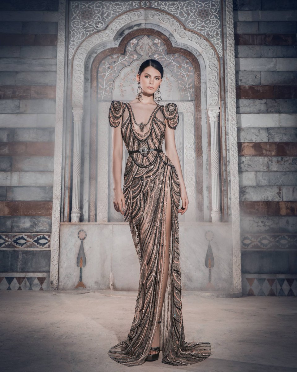 ZiadNakadWorld's tweet photo. Simply elegant!
π
#Rhombus
β¨
#ZiadNakad FW22/23 Couture Collection
...
#ZN #FW23 #RhombusCollection #HauteCouture2023 #ParisHauteCoutureWeek #HauteCouture #FallWinter2023 #Lebanon #Beirut #Paris #France #China #Russia #India #PFW23 #ParisFashionWeek https://t.co/wNMqqnRhjr