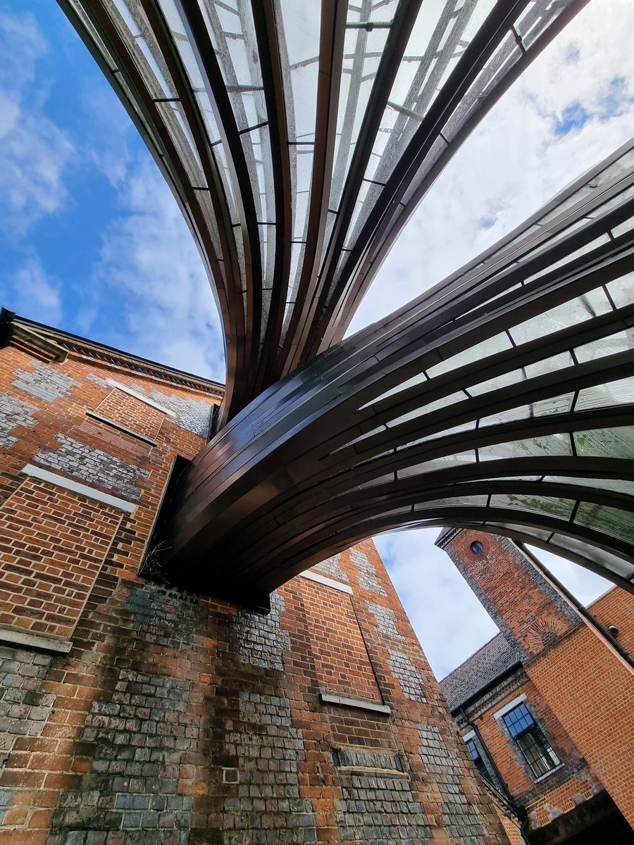 vMrHuNTeRv's tweet image. Great way to start the weekend. Very relaxing tour  😃 #bombaydistillery