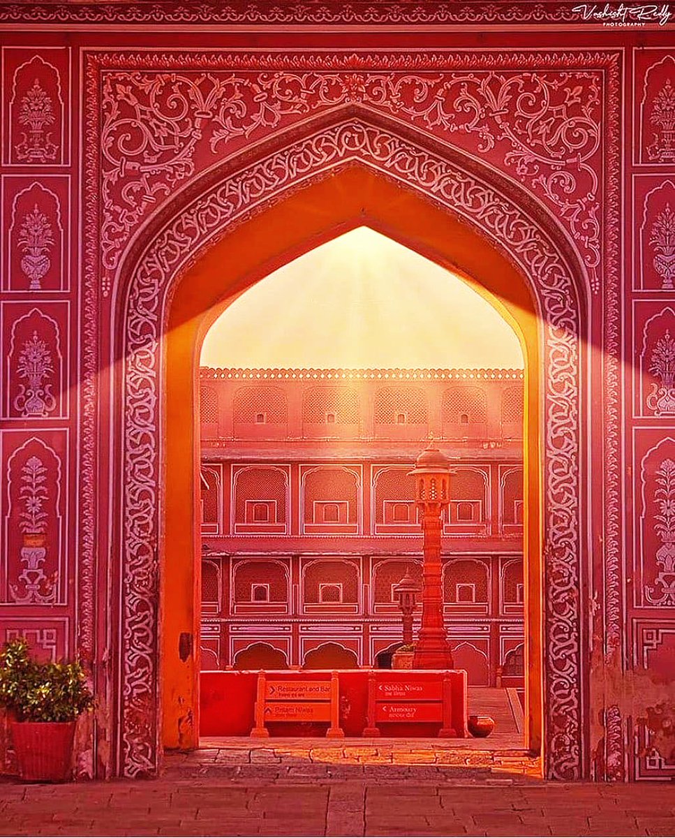JprCityPalace's tweet photo. #GoldenHour at #TheCityPalaceJaipur β¨
See the breathtaking beauty of the City Palace, Jaipur in person π«
#VisitUs
#ThingsToDoInJaipur
.
.
.
.
Repost- rajasthanglory on #instagram https://t.co/qY0ZQVynuh