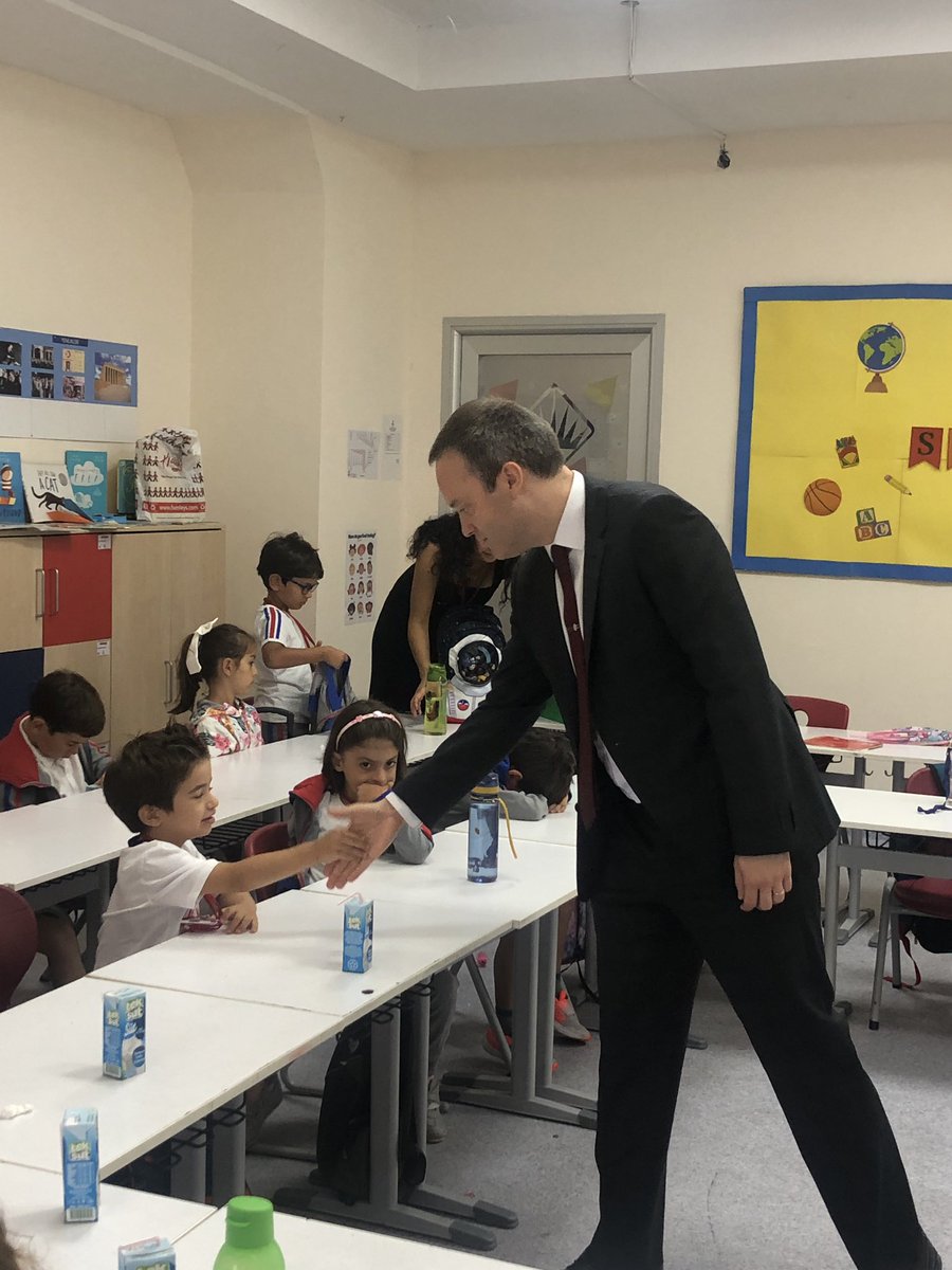 bk_etiler's tweet photo. Bahçeşehir Koleji Yabancı Diller Koordinatörü Mentora Eğitim Grubu Ceo su Mr Benton’a açılış törenimizi onurlandırdığı için ve ziyareti için teşekkür ederiz. 💙❤️
@bkmatthewbenton https://t.co/DPtgN0TOos