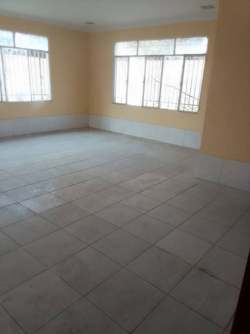 immo_auto_DRC's tweet photo. Parcelle à vendre avec une jolie maison
Localisation:*Limete 7e rue industrielle (réf: école cartésien)*Composition:4chambres(avec garde robe)*2salles de bain*Salon*Cuisine*Guérite*Parking pour 6 véhicules*Dimensions : *25m/30m*Prix : *250.000$ à discuter* https://t.co/nrb5mpHtL1