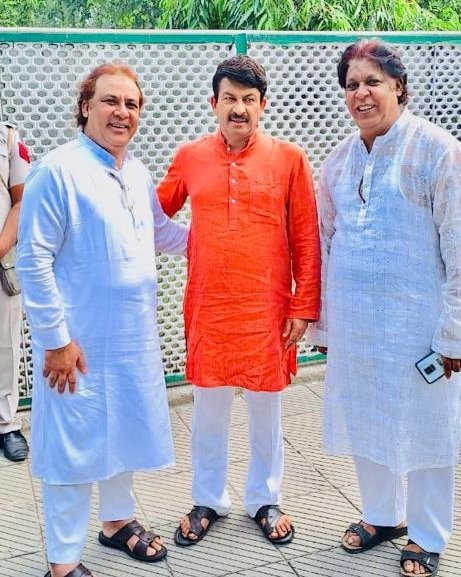 Sabribrothers4u's tweet photo. Had a Great time Spend With @ManojTiwariMP Ji is an Indian politician, singer and actor serving as a Member of Parliament from North East Delhi β€οΈπ#Aftabhashim #SabriBrothers #Playback #Sufi #Singers #Indian #with #Manojtiwari #Ji #Indian #Politician #Singer #Actor #Member https://t.co/fYXqUmFz6U