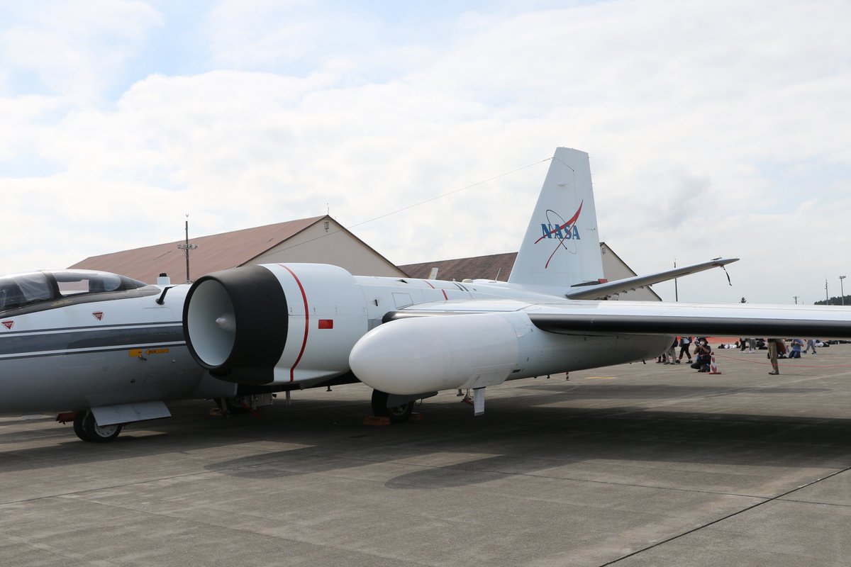 koichi_0627's tweet photo. 噂のWB57Fキャンベラ
周りの人が近すぎて全体の撮影できず・・・
米軍は機体に近づけていいなあ(撮影する側は複雑な気持ち)
オスプレイも撮ったけど人が映り込みすぎてUP不可(T_T)
#三沢基地航空祭2022
#WB57F
#キャンベラ
#NASA https://t.co/LptDPDK2k0