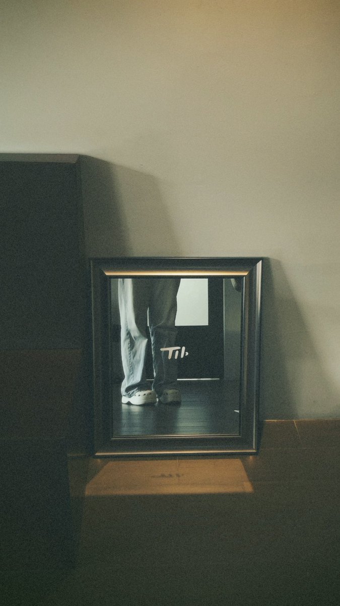 วันนี้มาพูดถึงแอพ ee35 film 🎞💥 มู้ดภาพดีมาก สีภาพที่ได้จะออกเข้มๆหน่อย เป็นอีกแอพกล้องฟิล์มที่ดีมาก ใครชอบสีภาพฟิลนี้แนะนำเลย