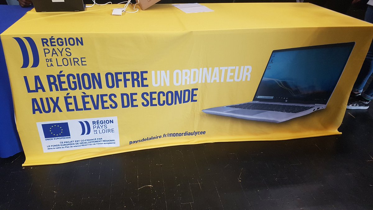 LyceeDouanier's tweet photo. Visite de la présidente de la Région des pays de la Loire, Christelle Morançais, au lycée D.Rousseau.
Remise des ordinateurs, restructuration, rencontres avec des élèves. Une visite bien remplie. https://t.co/WCUZwZfxR4