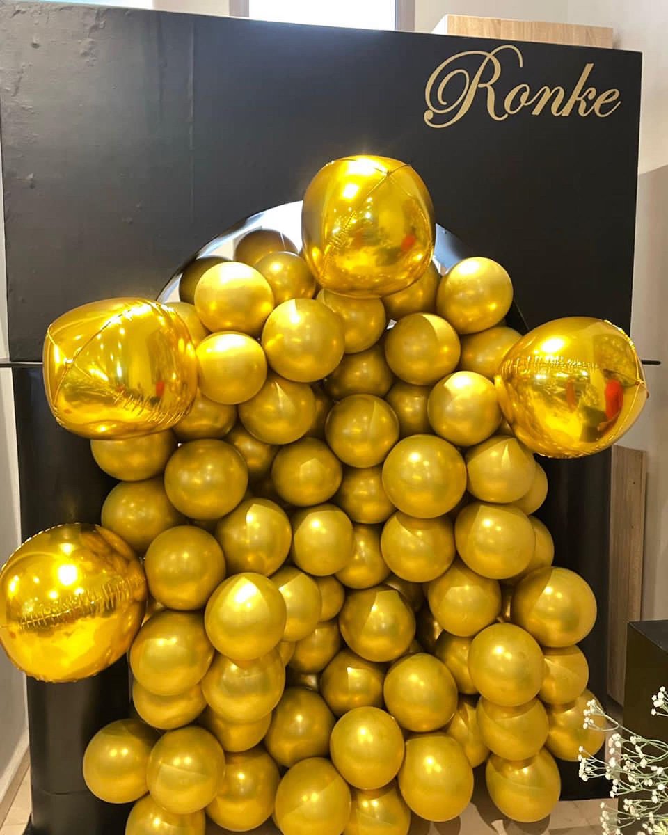lalasmanagement's tweet photo. We did a birthday setup for our lovely client Ronke. The gold balloons added elegance to her celebration.
Decor: @lalas_management
.
.
.
.
.
#balloonstyling #balloongarland #balloondecor #eventplannerinlagos #eventsinlagos #lagosevents #lalasmanagement https://t.co/dVqsR75FIa