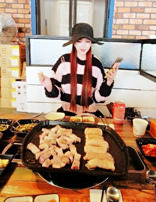 oreuda01's tweet photo. 명절엔 역시 맛있는거 먹으면서 
힐~~~링♥ 
#삼겹살 #막창 #추석 #추석연휴 
#BJ민쮸 #민쮸 
#선팔 #맞팔 #선팔맞팔 https://t.co/LCe0tjGRxD
