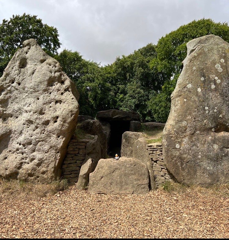 PublicPast's tweet photo. As it is now the week of the symposium, here is the last instalment in the thrilling adventures of Sir Quackalot's tour of Britain. For his final stop, old Quackalot has chosen Wayland's Smithy (top marks if you can spot him) 1/2 https://t.co/GvPI6hANYX