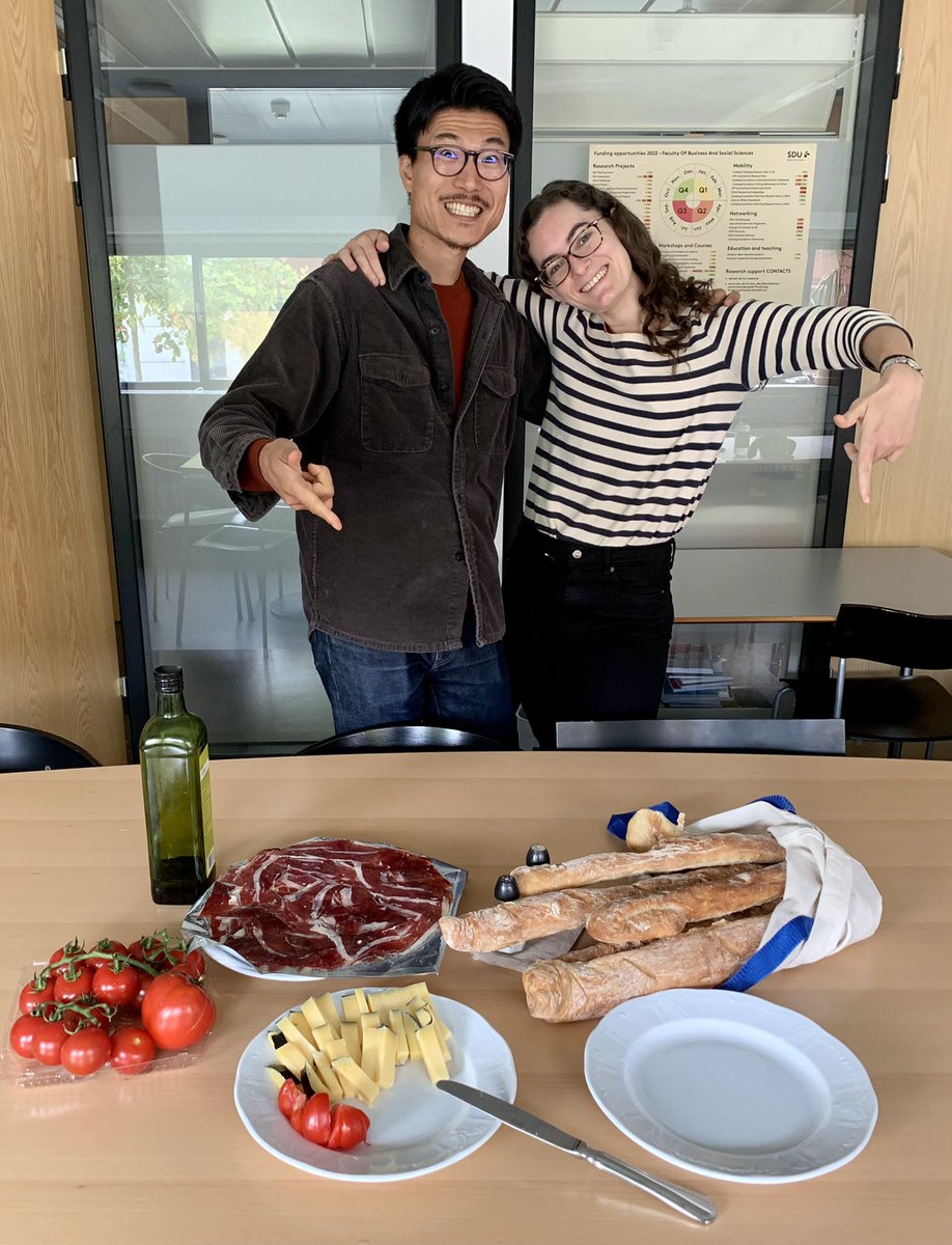 Sometimes we collaborate on research, and sometimes we collaborate on food <a href="/rmogimogi/">Ryohei Mogi</a> <a href="/CPop_SDU/">CPop SDU</a>