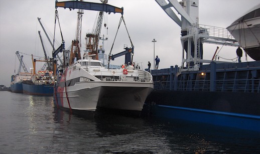 wrlshipping's tweet photo. WRL ships vehicles of all shapes and sizes. Water to Water shipment of a catamaran from Singapore to Turkey. #catamaran #shipping #breakbulk #freightforwarding #freight #logistics https://t.co/cDntviboy8
