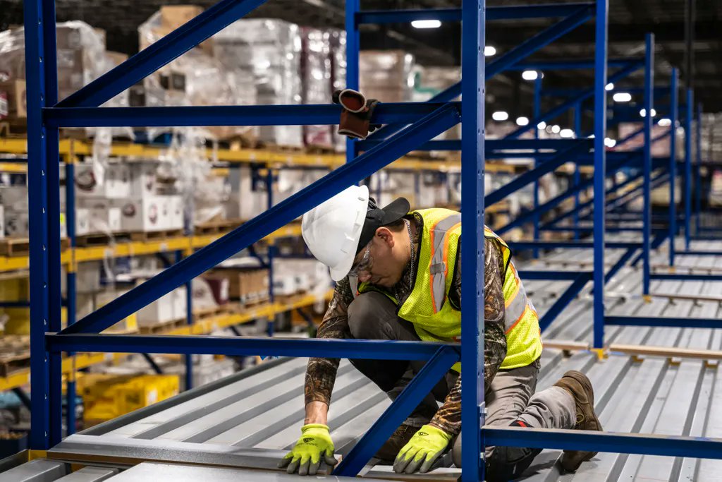 ezerectors's tweet photo. Curious about a career with the rack system installation experts? Apply today to learn more: https://t.co/54lDOaLliC

#careers #construction #materialhandling #racksystem #rackstorage https://t.co/5DzicX1dSC