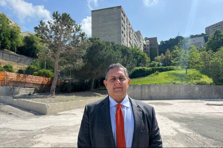 RadioBabboleo's tweet photo. #Begato. Entro fine anno verrà indetta la gara d'appalto per il progetto di rigenerazione urbana del quartiere Diamante, a #Genova. #Toti: "Begato è pronta a rinascere. Dopo aver demolito le Dighe, simbolo di degrado e isolamento sociale, cambieremo il volto del quartiere". https://t.co/dGjydNEssG