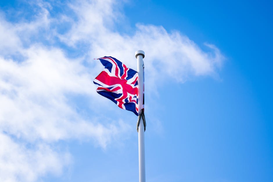 Two20HR's tweet photo. King Charles declared that Monday 19 September, the day of the Queen's funeral shall be a bank holiday. A bank holiday is not a statutory entitlement so it is up to employers to grant an extra day or request that employees use their existing leave entitlement #bankholiday #HR https://t.co/a2Z3l7efCv