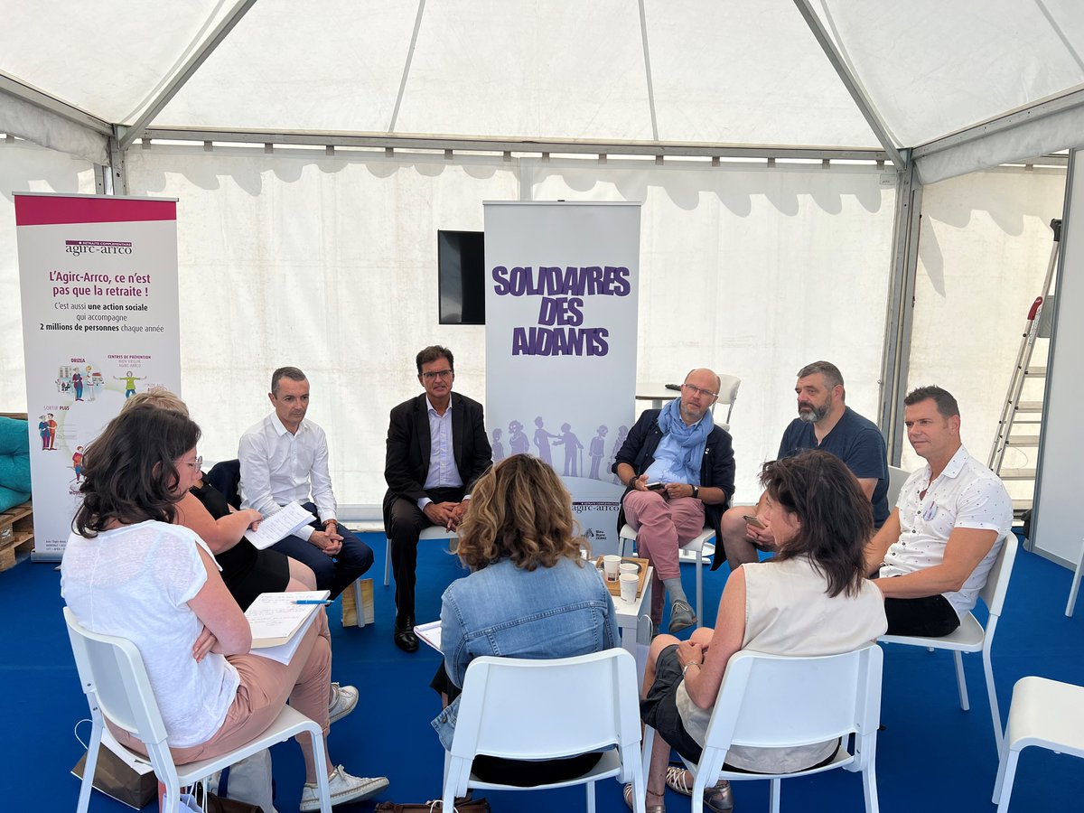 <a href="/AG2RLAMONDIALE/">AG2R LA MONDIALE</a> et <a href="/VoisinSolidaire/">Voisins Solidaires</a>  étaient présents à la #FoireAgricole de <a href="/ToutChalons/">Châlons-en-Champagne</a>  pour présenter le programme #SolidairesdesAidants à des acteurs professionnels du monde des aidants. Avec <a href="/HauckTristan/">HAUCK Tristan</a> <a href="/EricSanchez1968/">Eric Sanchez</a> Jean-Jacques Raffi <a href="/AtanasePerifan/">Atanase Périfan ‏ن</a>