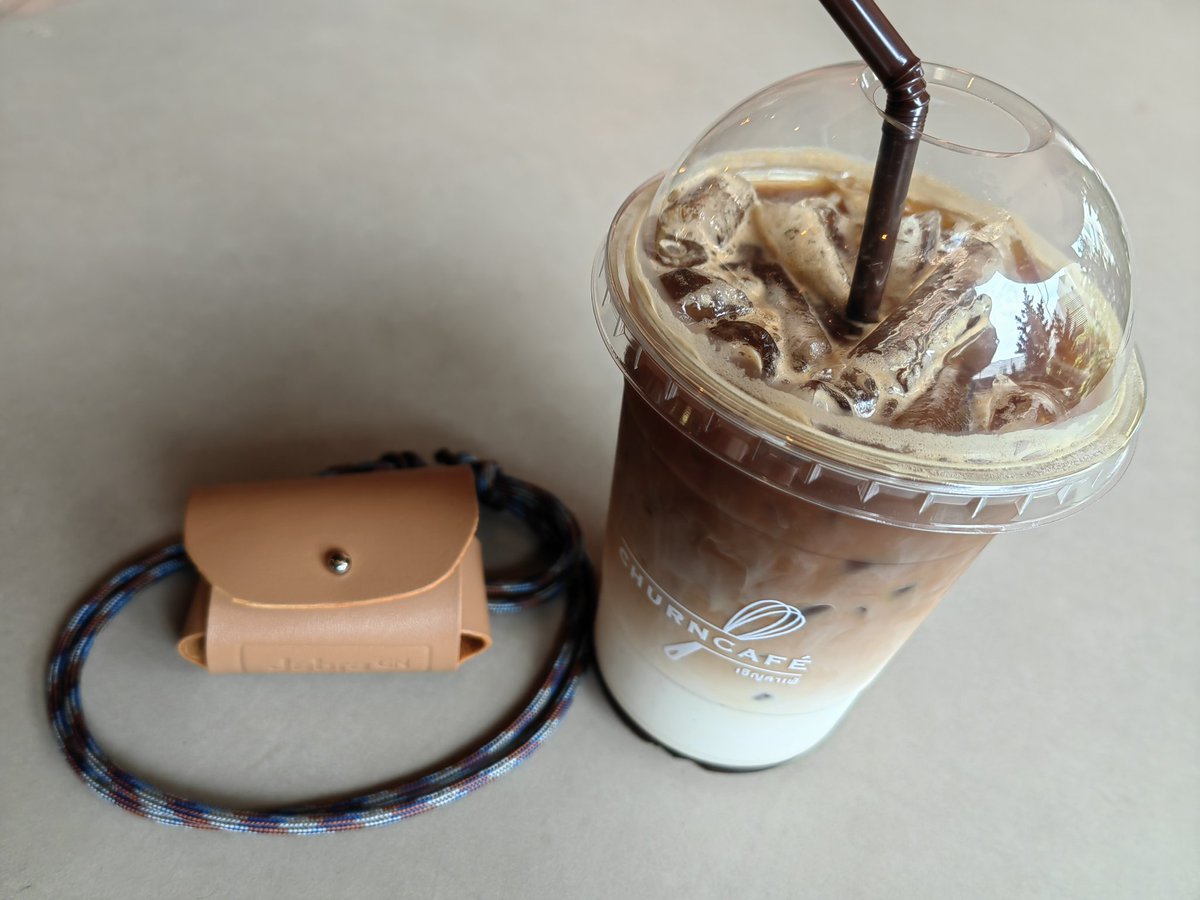 jokermaster619's tweet photo. ขอบคุณ #RTBtechnology #Jabra มากๆครับ สำหรับของรางวัลหูฟัง #JabraElite5 เกินคาดมากๆเลยครับ ผมนี่ดวงดีจังเลยยยยย^__^ สวยทั้ง 2 สี ใช้คู่กับ DIY Case ที่แถมสำหรับ 200 คนแรกช่างเข้ากัน^^ (วันนี้กาแฟจากร้าน #ChurnCoffee อร่อยมากเลยฮะ^^) https://t.co/ipnpno8qa4