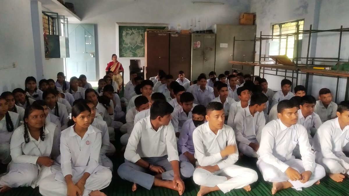 SAKSHAM4Divyang's tweet photo. Awareness Programme on #EyeDonation by #SAKSHAM Volunteers in #Uttarakhand Prant at Saraswathi Vidya Mandir, Kotdwar, Pauri Garhwal district on the occasion of "National Eye Donation Fortnight 2022"

#NationalEyeDonationFortnight #EDF2022 #SAKSHAM #DRISHTI #CAMBA #PledgeYourEyes https://t.co/3Yr8NaWR4i