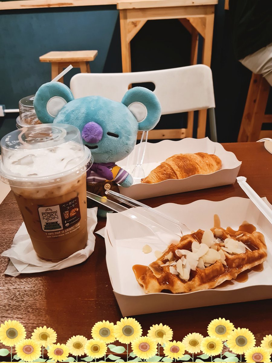 Maze283's tweet photo. งานน่ารักมาก ของกินก็อร่อยด้วย เห็นทุกคนมาสนุกสนานกับการคุยเรื่องเจ้าของวันเกิด ... เป็นคนที่ได้รับความรักล้นปรี่จริงๆ
#StayRightNextTo_RM https://t.co/WnDcilekhB