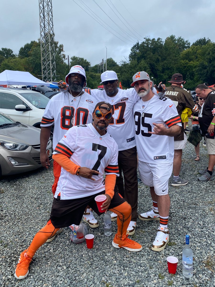 Slimdog's tweet photo. The memories made on this historic victory road trip I will never forget.
Thank you @Browns for topping off this great weekend.
WOOF WOOF WOOF
#D4L #WOLFPACK #WOLFPACK216
#Browns https://t.co/Mxq8qakEam