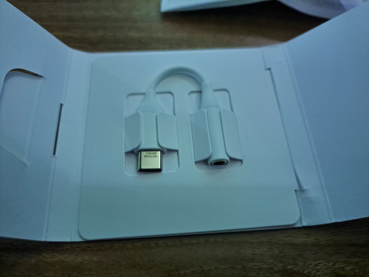 rohitx80's tweet image. It makes no sense to remove the 3.5mm port from the mobile and spend 700+ some times 1200 rupees for it and other brands, the quality is not that good that weir quality is very poor i would say.

#tech #mobileproblem #problem