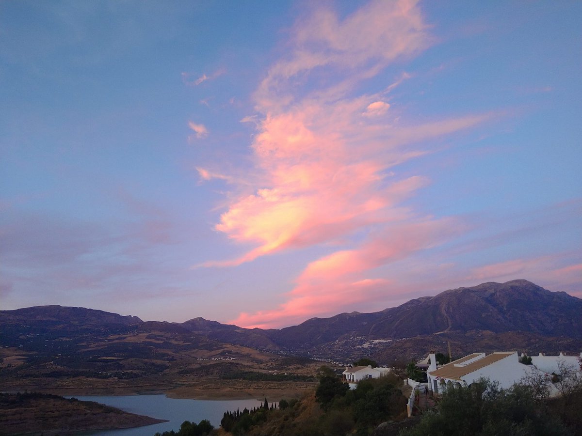 SOCIALightmag's tweet photo. A learning curve for me as a new mother, was that travel would now be at a slower pace and a lot of time would be spent seeking shade. Read about Lanie's experience of her first time abroad since having a baby... https://t.co/djIGSpO3GN #familyholiday #firsttimemum https://t.co/bnUFH6i8zQ