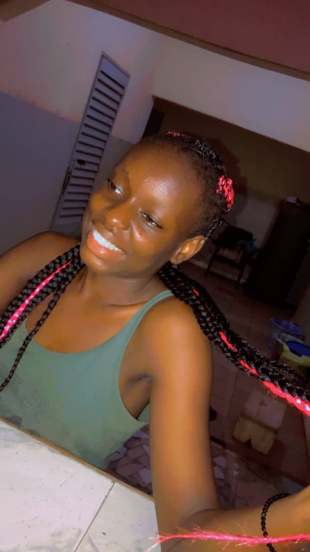 Sidibeprida12's tweet photo. Le sourire cache plus qu'il n'en faut.
#SourireColgate https://t.co/gdjK4helwY