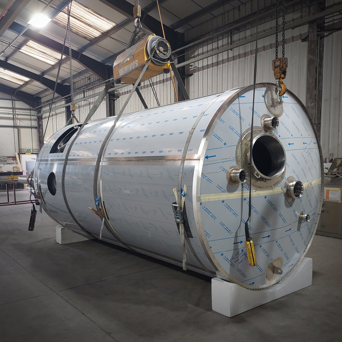 Britanx_'s tweet image. The latest container vessel is in the production process! Not long now!

#manufacturemonday #unitank #fermentation #FV #conicalfermenter #craft #beer #brewery #beverage #vessels #ukmanufacturing #ukmanufacturer #ukmfg #madeinbritain #britishtanks #britanx #fabdec #stainlesssteel