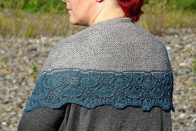 Selana1505's tweet photo. We are finally getting rain!
The beads in my Storm Dragon shawl are meant to resemble raindrops shimmering in the light.
Pattern: https://t.co/VEEJbbzUn0
Comes in 2 sizes
#KnittingTwitter #OffRavDesigner #HandKnit #ShawlPattern #KnittingPattern #ElevensesHour #CraftBizParty https://t.co/hibWgeKmlb